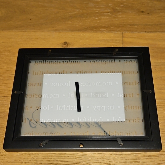 Black Photo Frame with 'Friends' Inscription - Picture 2 of 3